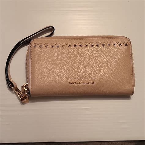 michael michael kors large scalloped leather smartphone wristlet|Large Leather Smartphone Wristlet .